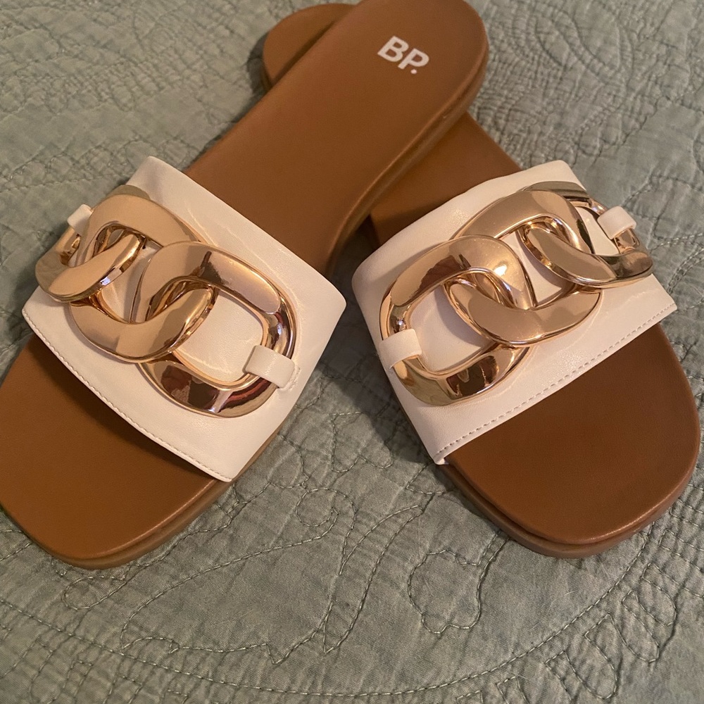 Nordstrom brand new sandal! Great shoe wrong size and can’t find receipt ! 8.5